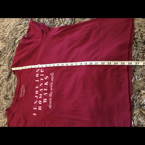 🍷FIFTH SUN “Romantic Walks Down the Wine Aisle” T-Shirt - Picture 6 of 7